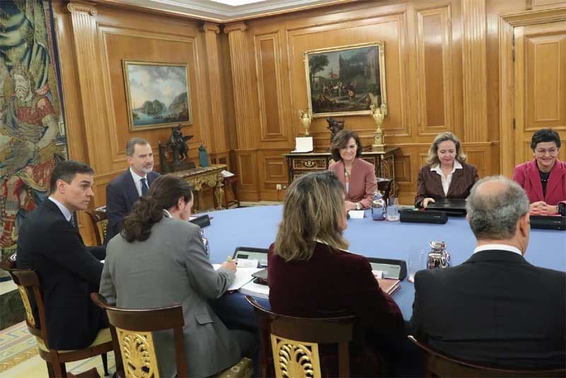El Rey Felipe con el Consejo de Gobierno de Pedro Sánchez