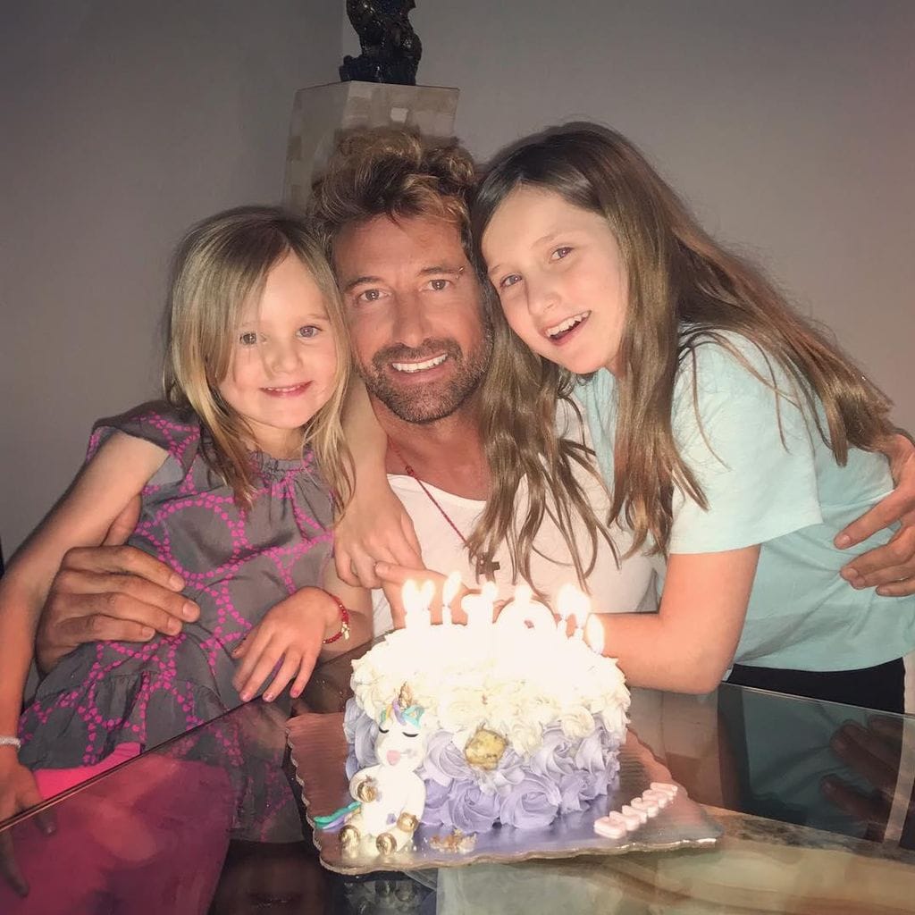 Gabriel Soto y sus hijas