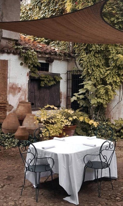 Terraza del restaurante Las Llaves en Marchamalo.