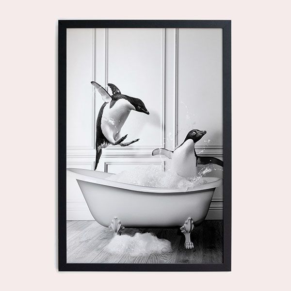 Cuadro con Marco Negro Pingüinos en la Bañera de Maisons du Monde