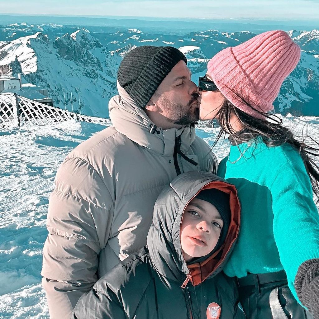 Alejandra Espinoza y su familia en Suiza