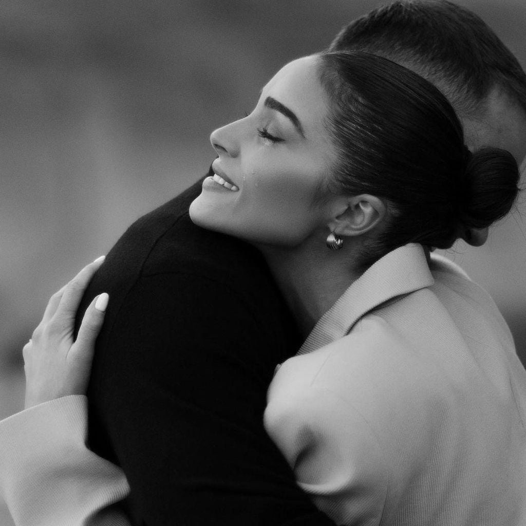 Olivia Culpo y Christian McCaffrey se comprometen