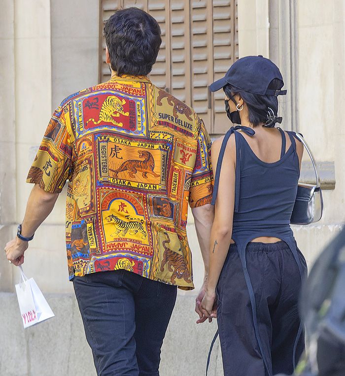 Aitana y Sebastián Yatra, muy enamorados paseando por Madrid