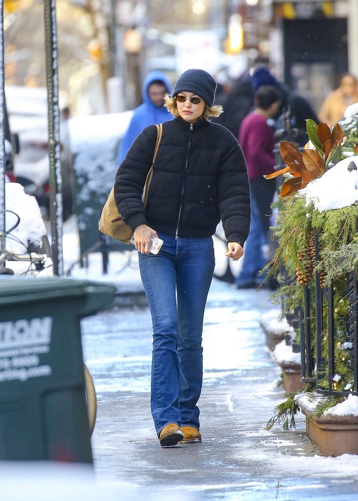 Gigi Hadid sale de casa de Bradley Cooper en Nueva York