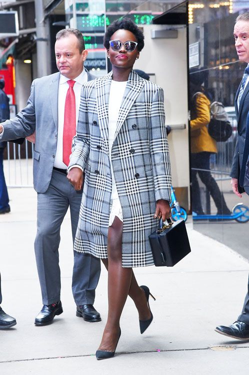 lupita nyongo abrigo