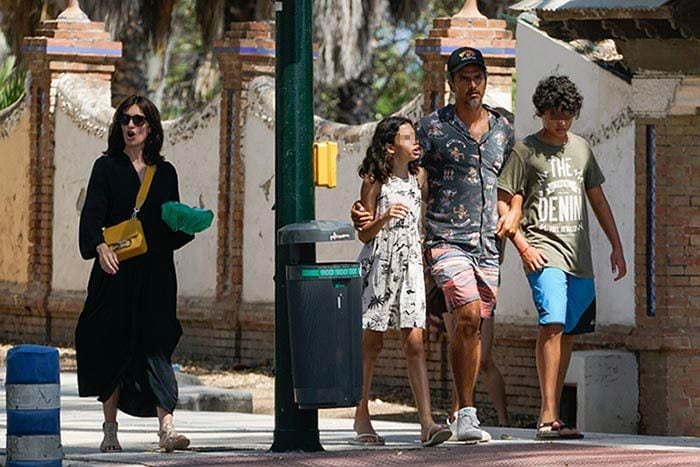 Paz Vega, con su marido, Orson Salazar, y dos de sus hijos