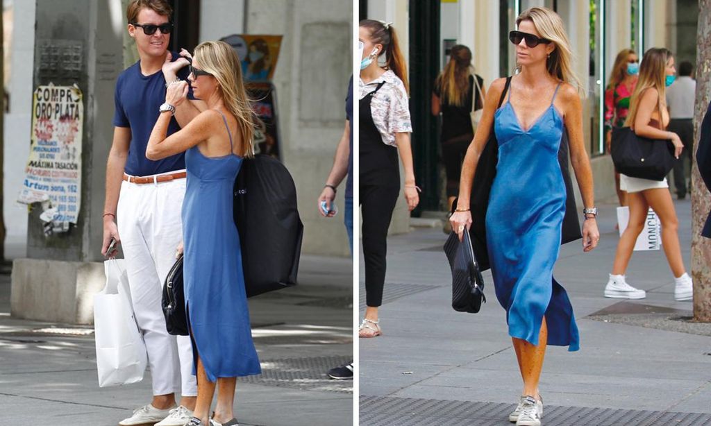 
Amelia Bono y el ex de su hermano José, Aitor Gómez, se fueron juntos de compras por el centro de Madrid.
