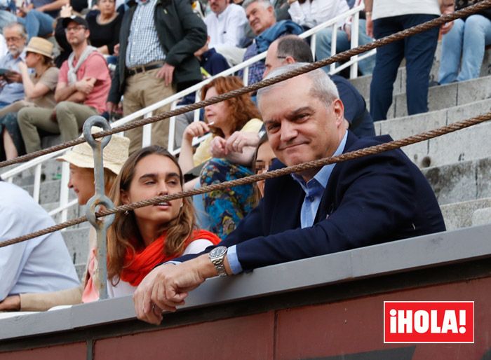 Ramón García junto a sus dos hijas