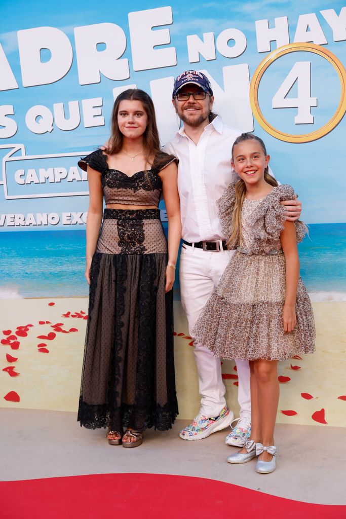 Actor Santiago Segura and daughters Alma Segura and Sirena Segura during the premiere of the movie "Padre no hay mas que uno 4" in Madrid, July 16, 2024