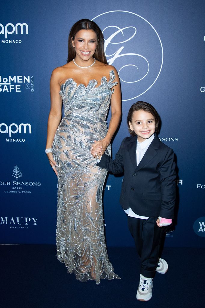 Eva Longoria y su hijo Santi en la Global Gift Gala