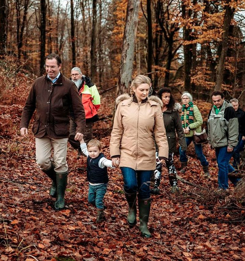 El príncipe Guillermo de Luxemburgo y la princesa Stephanie con su hijo Charles