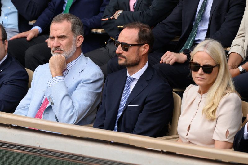 El rey Felipe con los príncipes Haakon y Mette-Marit 