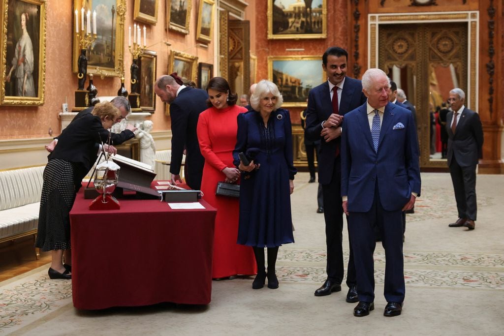 Rey Carlos, reina Camilla, emir de Catar y jequesa de Catar 