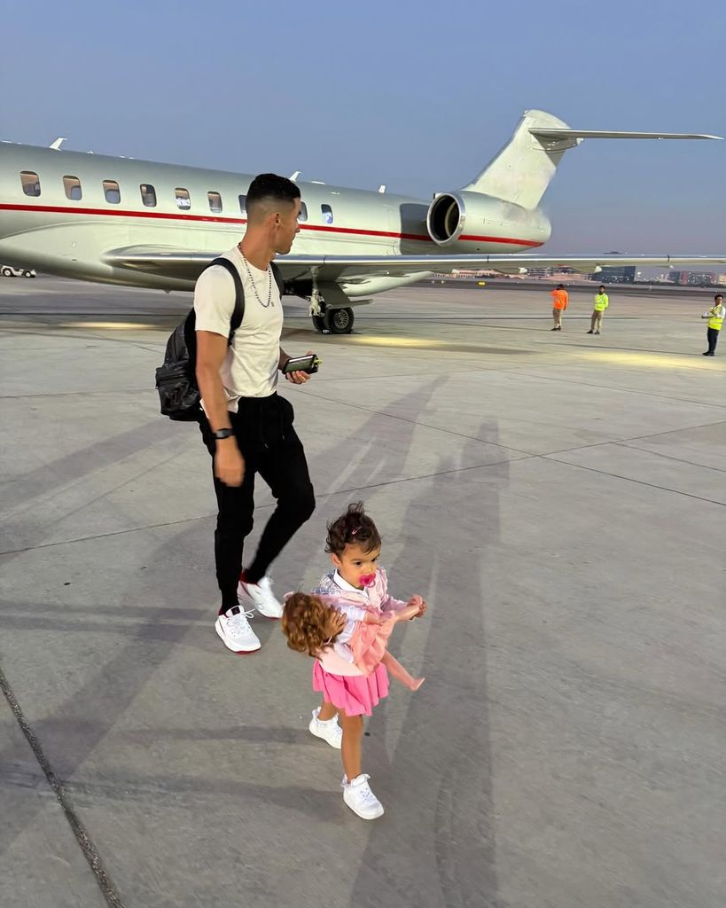 Cristiano Ronaldo con su hija Bella Esmeralda