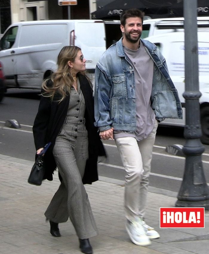 Gerard Piqué y Clara Chía de paseo por Barcelona