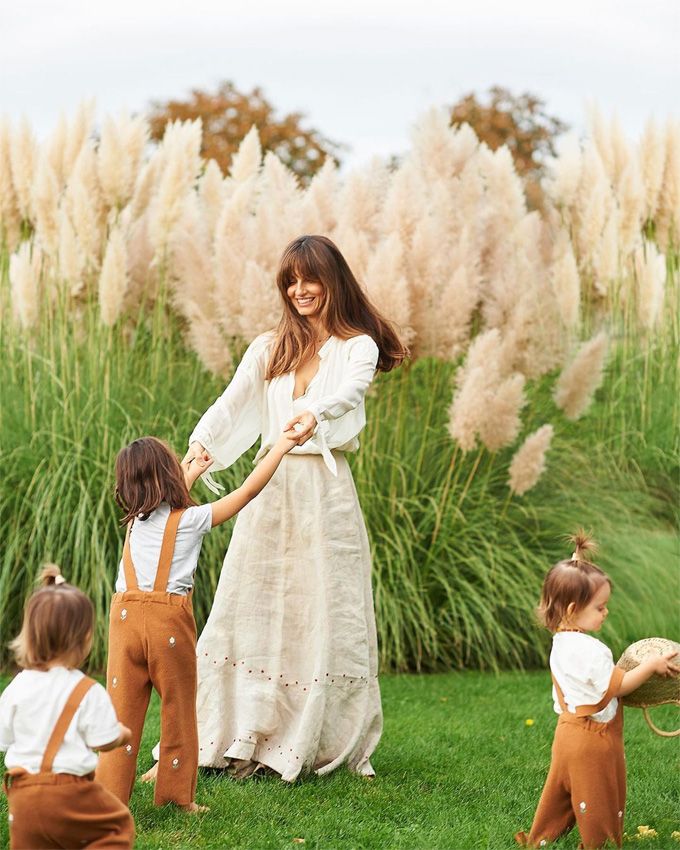 Ariadne Artiles con sus tres hijas