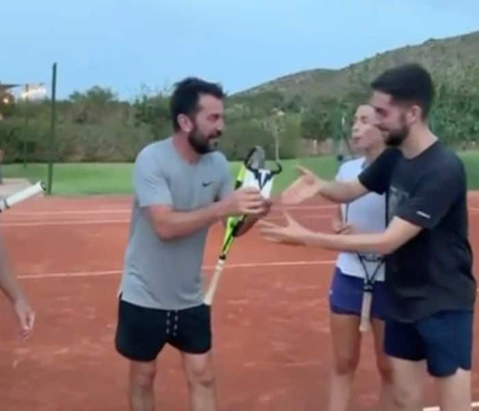 Arturo, Maribel y David juegan al tenis 