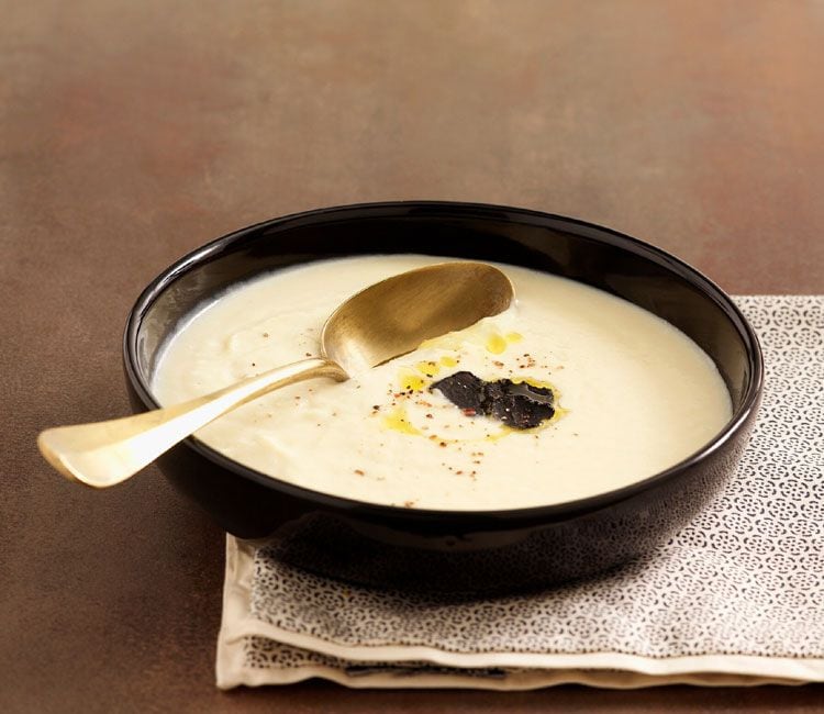 Crema de nabo y patata perfumada con trufa