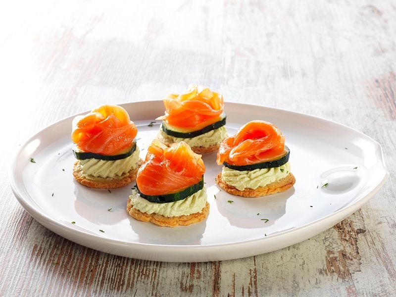 Canapés salmón ahumado con salsa de aguacate Ahumados Domínguez