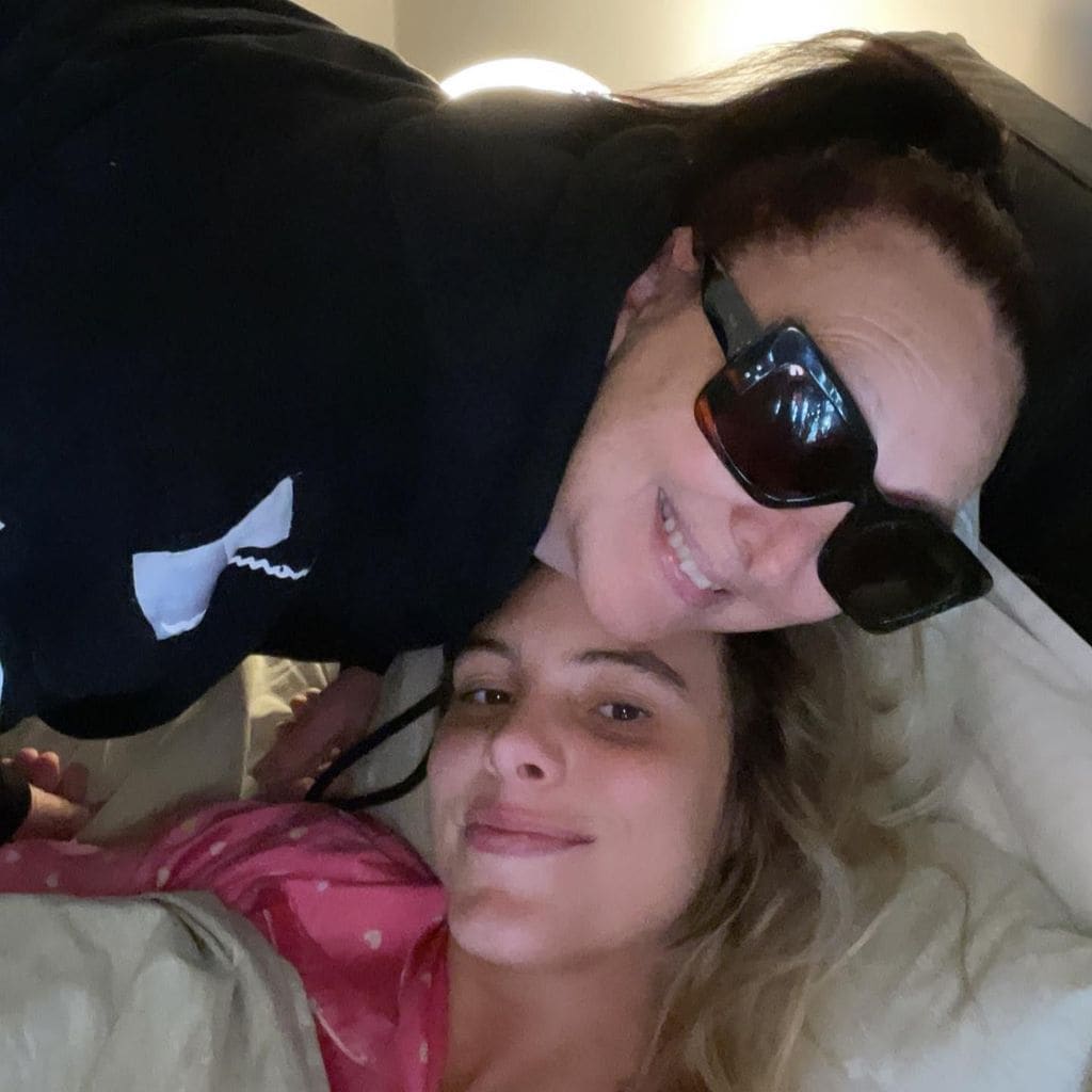 Lele Pons y su mamá tras su cirugía de apéndice