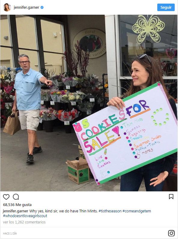 Jennifer Garner vendiendo galletas Girl Scout