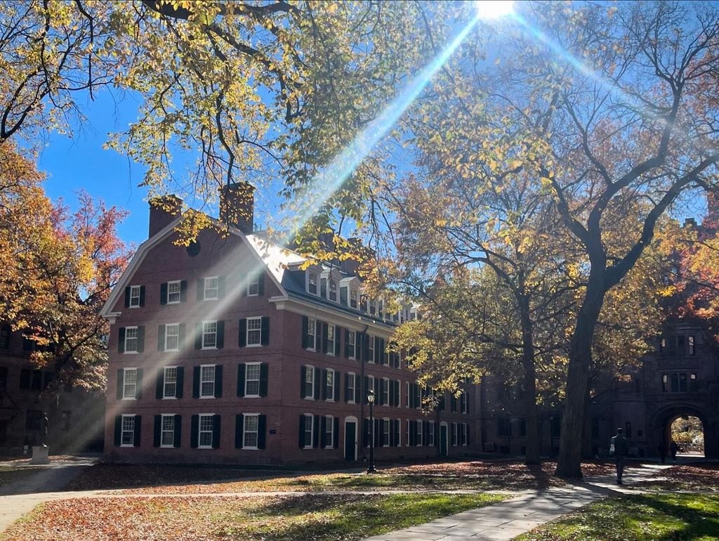 Lynda Lopez viajó a New Haven y visitó la Universidad de Yale.