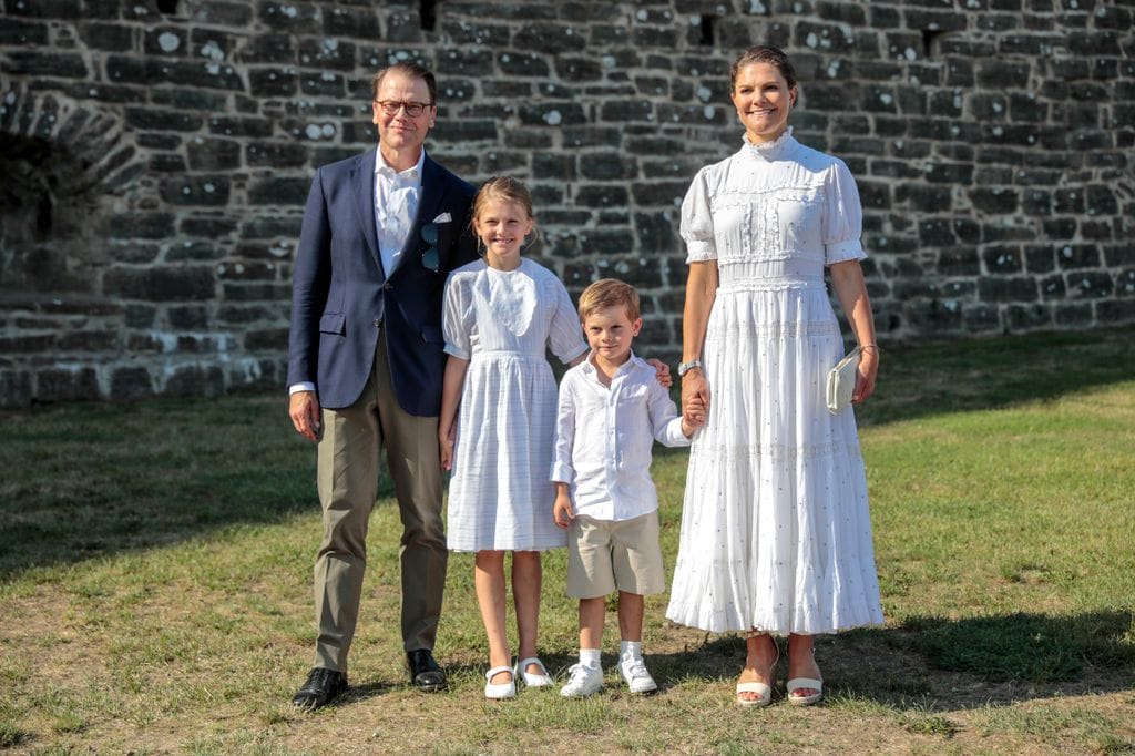 Victoria y Daniele de Suecia con sus hijos