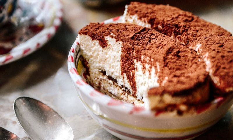 En restaurantes como Bel Mondo hacen el tiramisú clásico pero con vino Marsala en lugar de Amaretto.