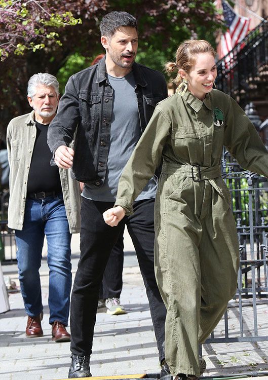 Imagen de Maya Hawke junto a Joe Manganiello