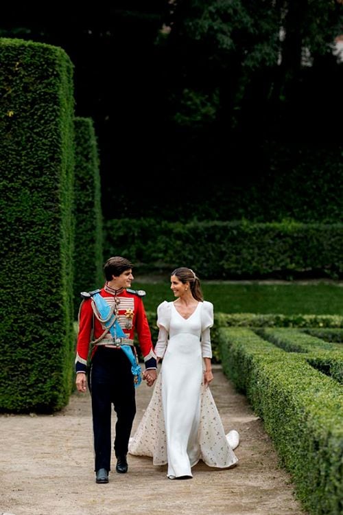 Vestido de novia de Belén Corsini con cola desmontable