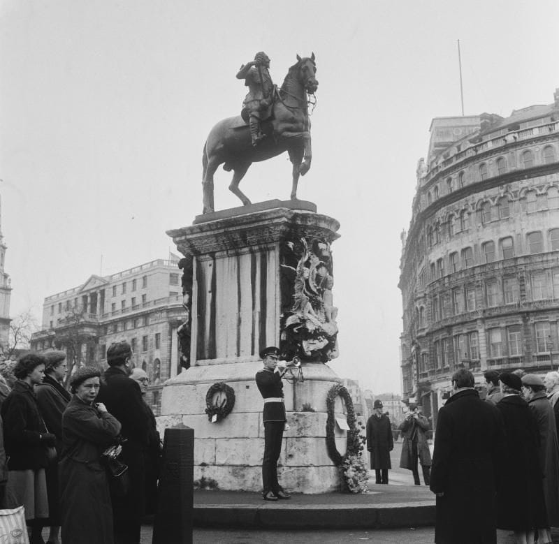 Estatua ecuestre de Carlos I 