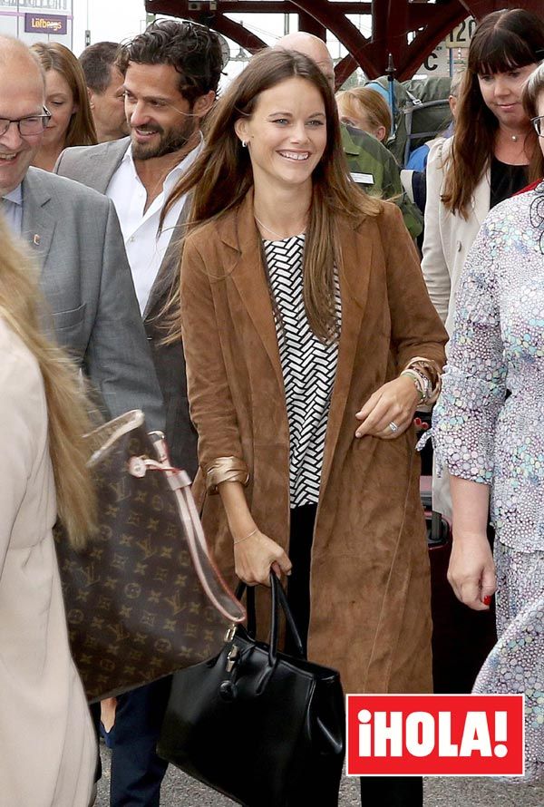 El príncipe Carlos Felipe y la princesa Sofía llegaron en tren a la región de Värmland. Se trata de su primer viaje oficial tras su boda
