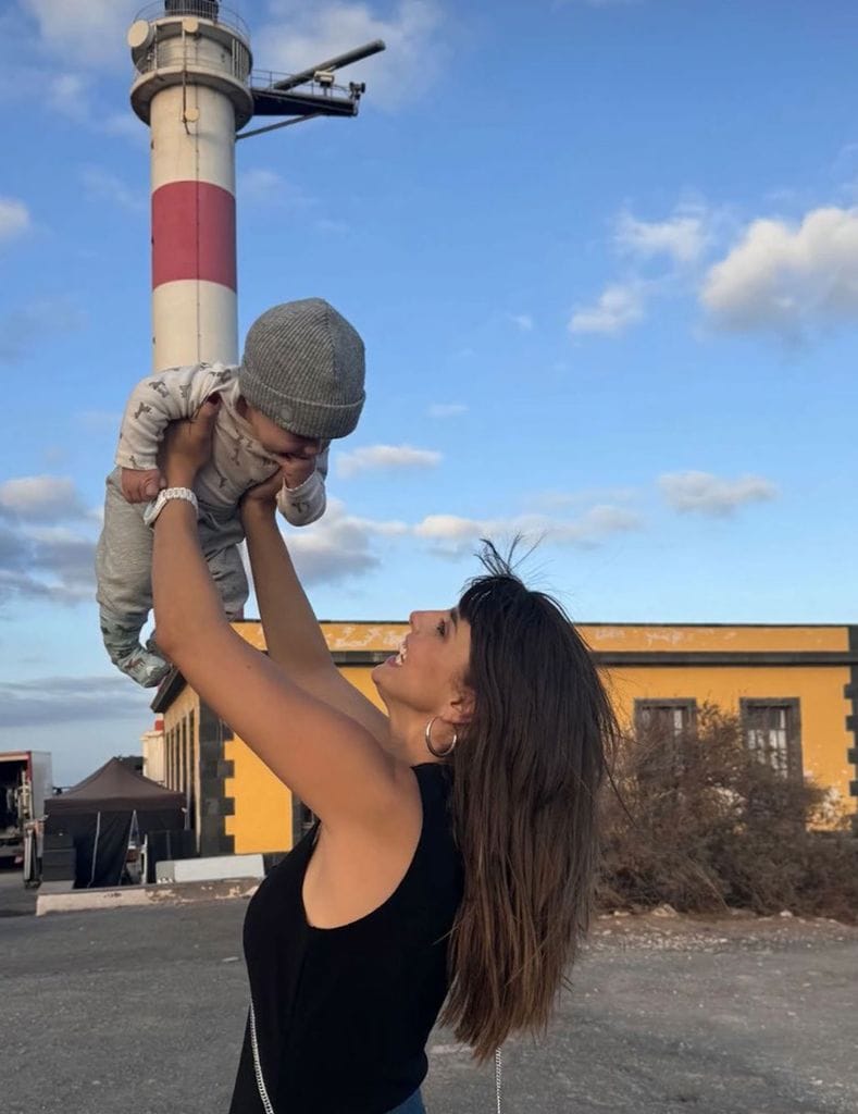 Michelle Renaud y su hijo Milo