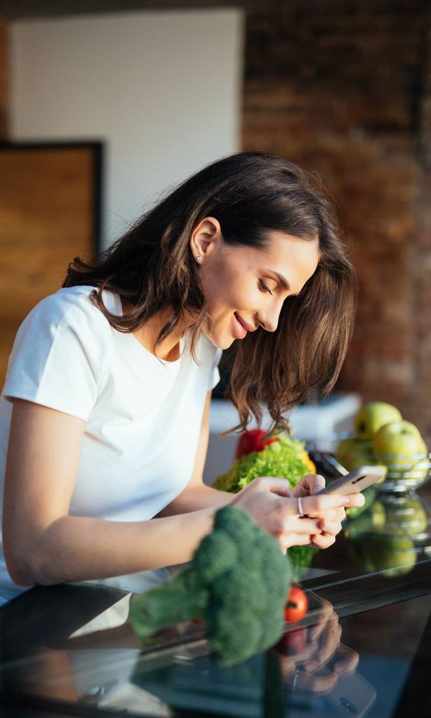 mujer verduras