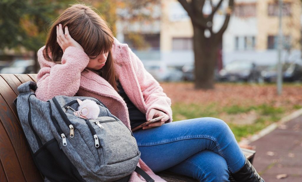 Adolescente sola