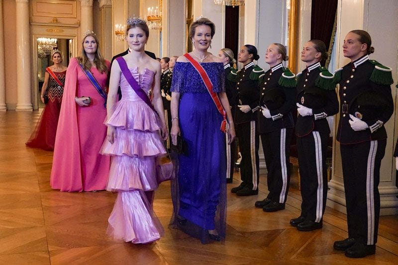 Elisabeth de Bélgica con su madre la reina Matilde