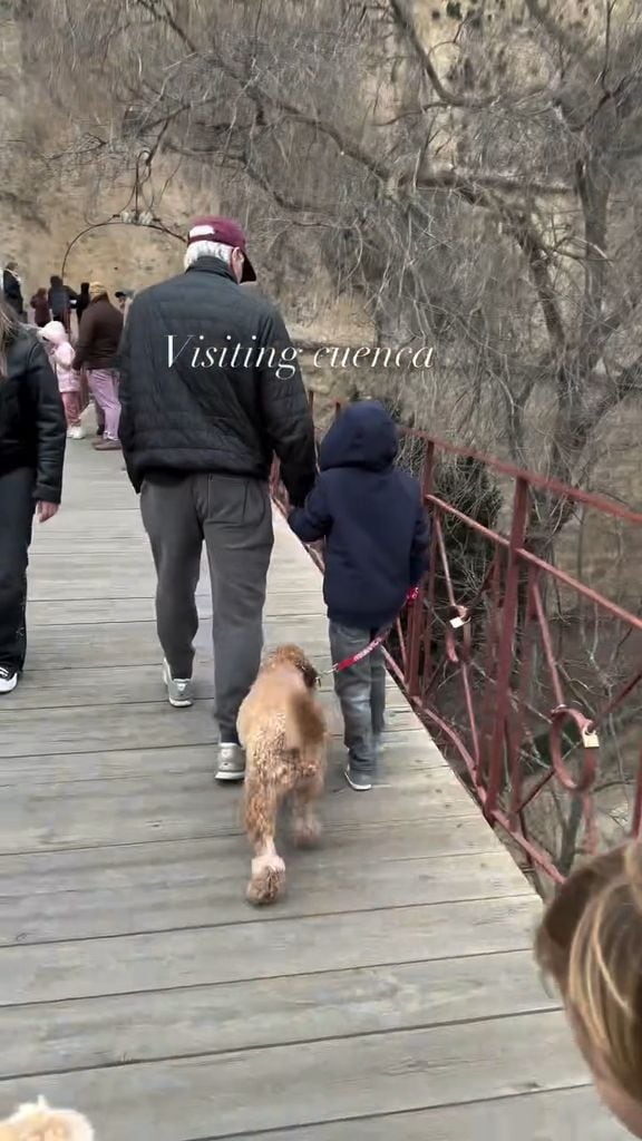 Richard Gere da la bienvenida al 2025 en Cuenca con su mujer y sus hijos