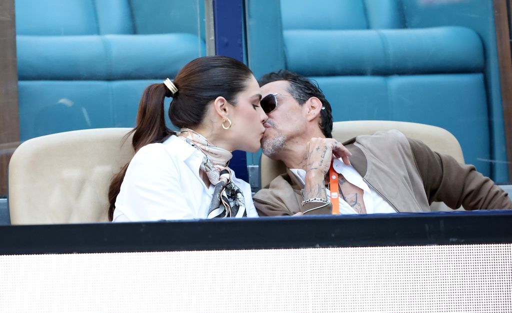 Marc Anthony y Nadia Ferreira en el Miami Open 2025