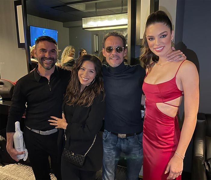 Marc Anthony en el backstage de su concierto al que asistió Eva Longoria