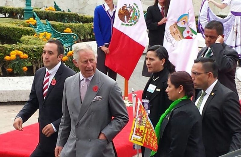 El Príncipe Carlos de Inglaterra y la Duquesa de Cornualles, arropados por el color, música y la calidez de los habitantes de Real del Monte