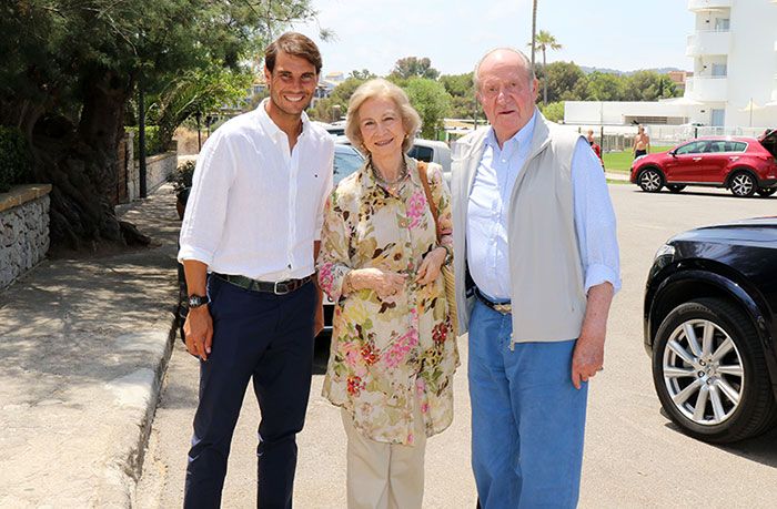 El rey don Juan Carlos y la reina doña Sofía con Rafa Nadal