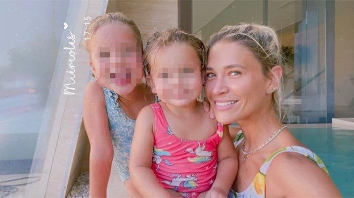 Carla Pereyra y sus hijas