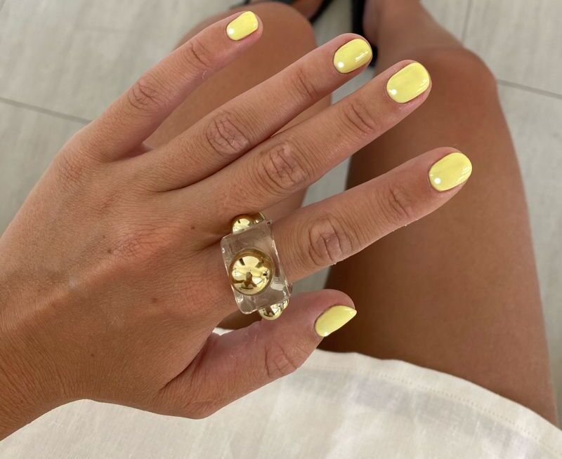 yellow nails 1