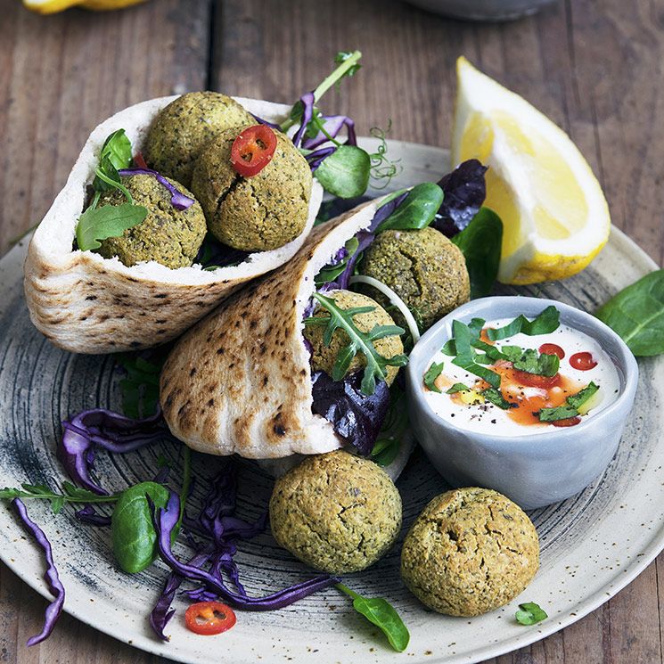 pita de hummus y falafel