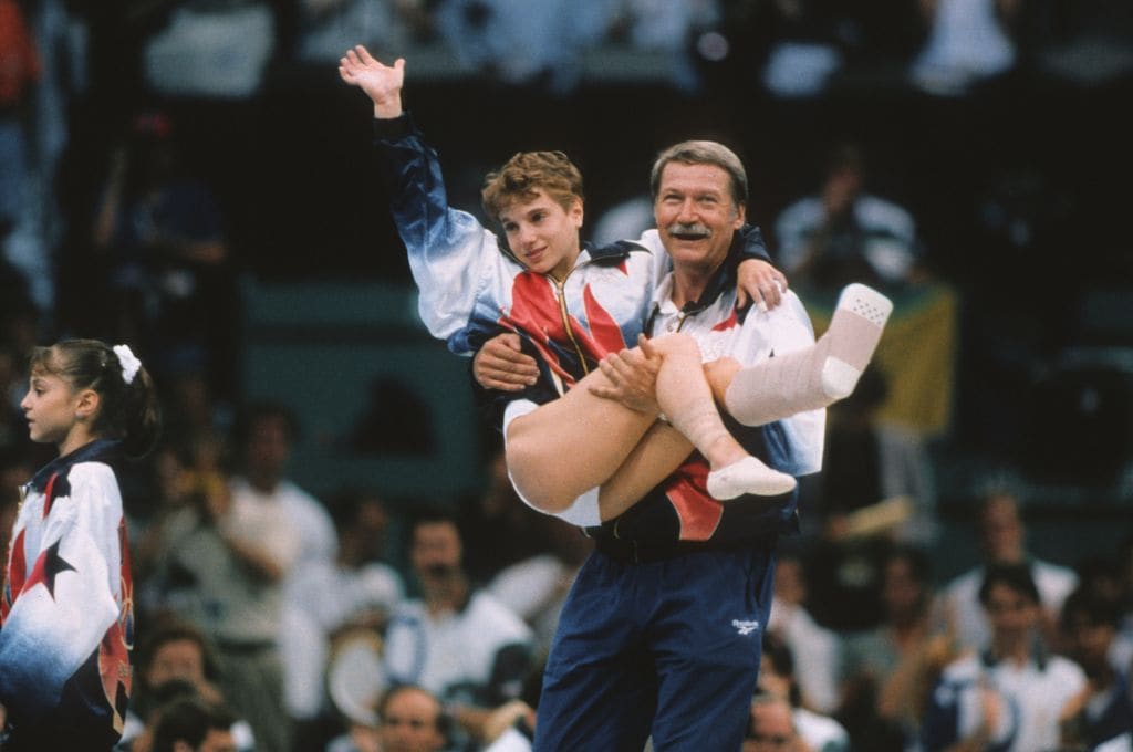 Muere Bela Karolyi, el polémico entrenador que llevó a la cima a Nadia Comaneci y otras leyendas de la gimnasia