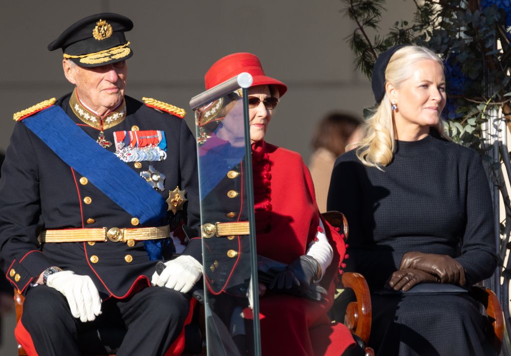 Harald y Sonia de Noruega junto a la princesa Mette Marit