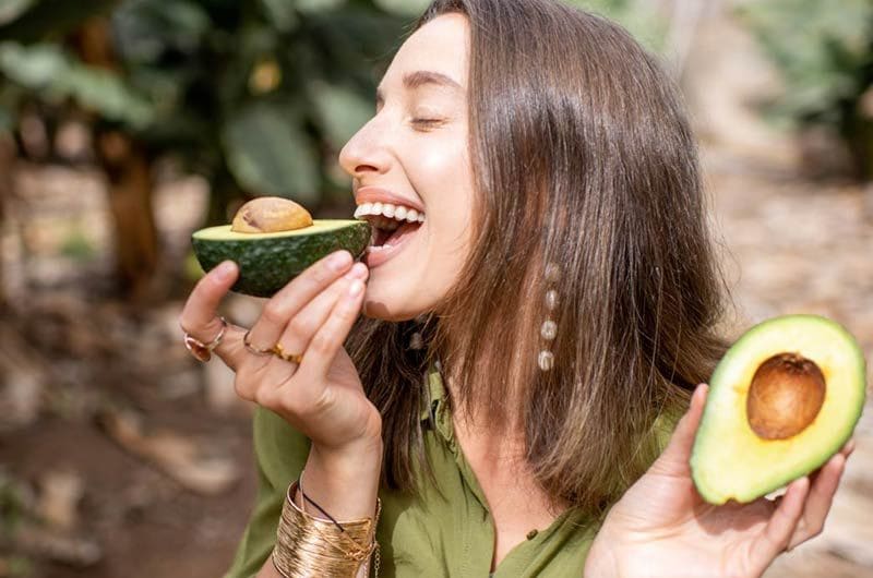 istock chica aguacate