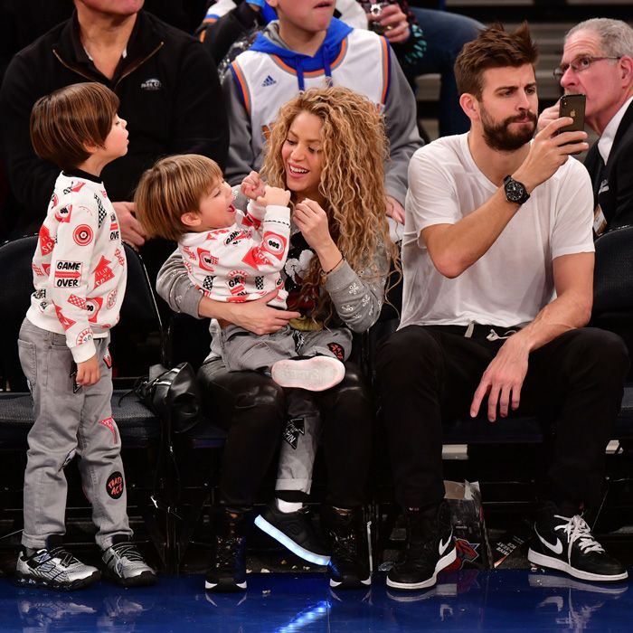 Shakira y Piqué disfrutan del 'basket' con sus hijos