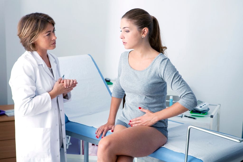 mujer en la consulta de su ginecóloga