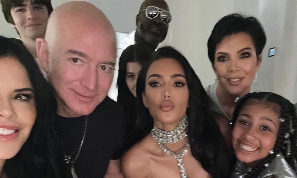 Lauren Sanchez y Jeff Bezos con las Kardashian